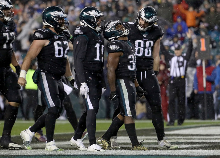 Eagles remontan en el MNF frente a NY