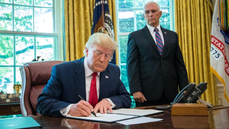 EU impone sanciones contra líder supremo de Irán