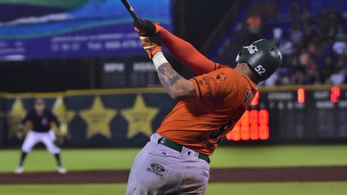 Leones de Yucatán inicia defensa de título con paliza 19-3 a Tigres