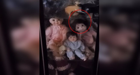 ¡Ay nanita, qué miedo! Graban momento en que muñeca se mueve sola