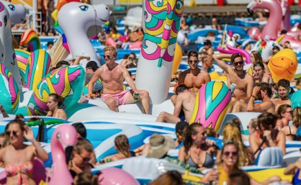 ¡Inconscientes! Estudiantes en Alabama organizan "Fiestas COVID-19", gana el que se infecta primero