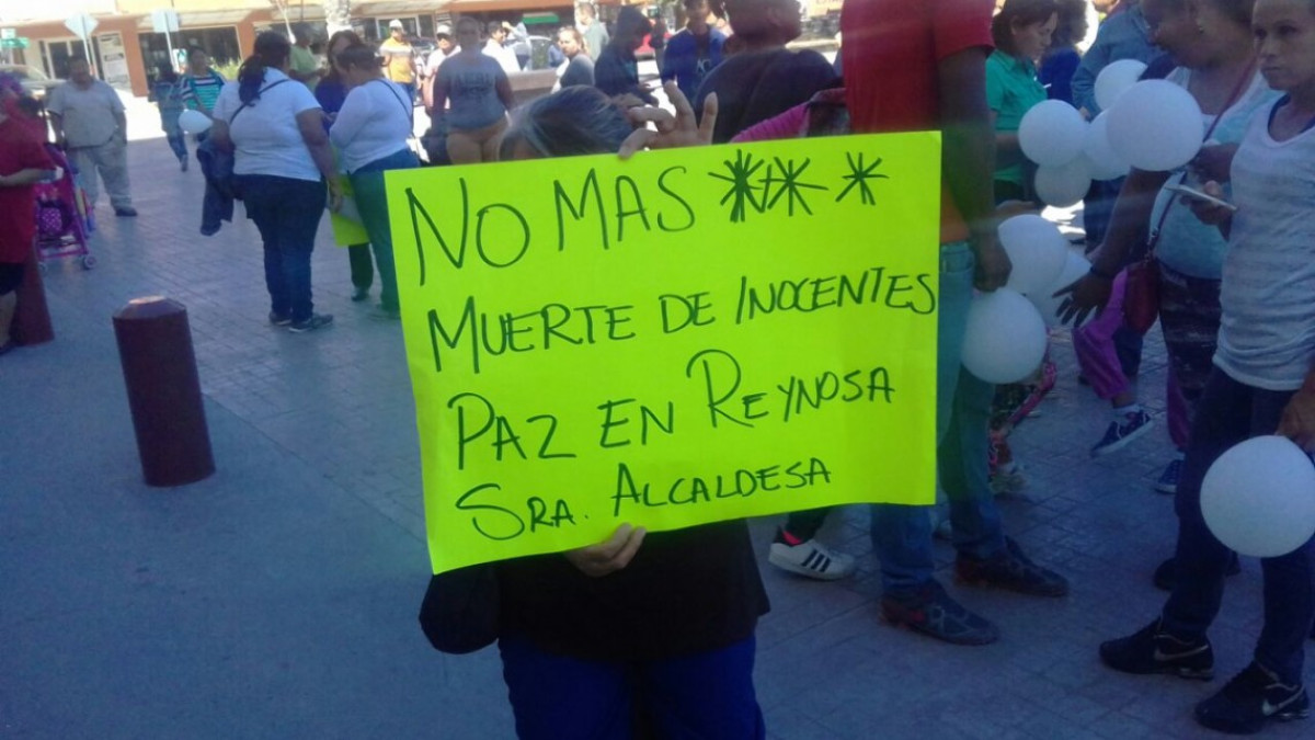 Maki Ortiz recibe a manifestantes por la paz