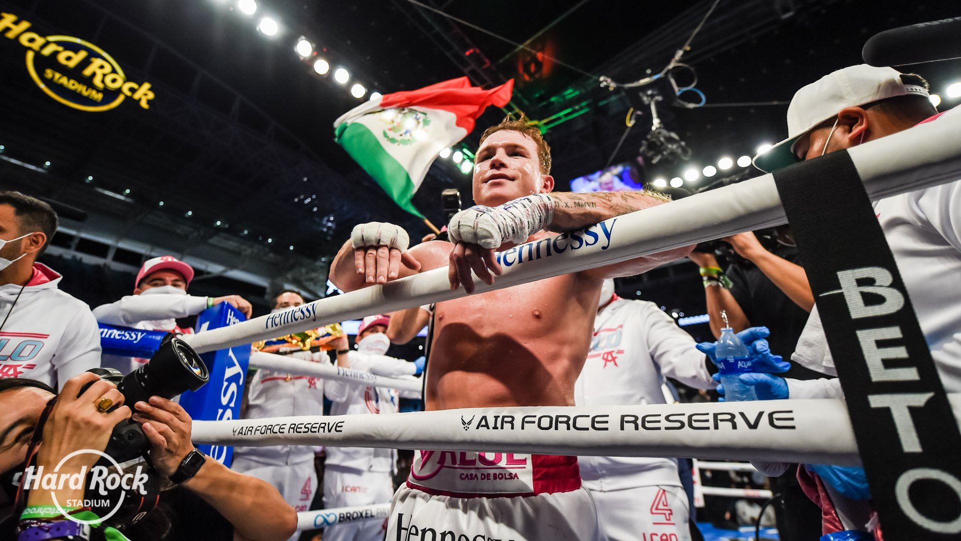 ¡KO de Canelo a Yildirim en 3 Rounds!