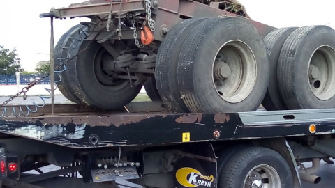 Dolly de tráiler a punto de generar una tragedia