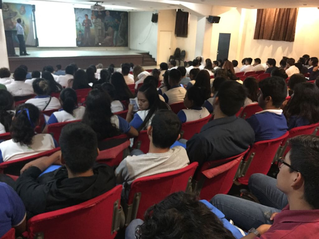 Desarrollan conferencias sobre el uso de las energías limpias