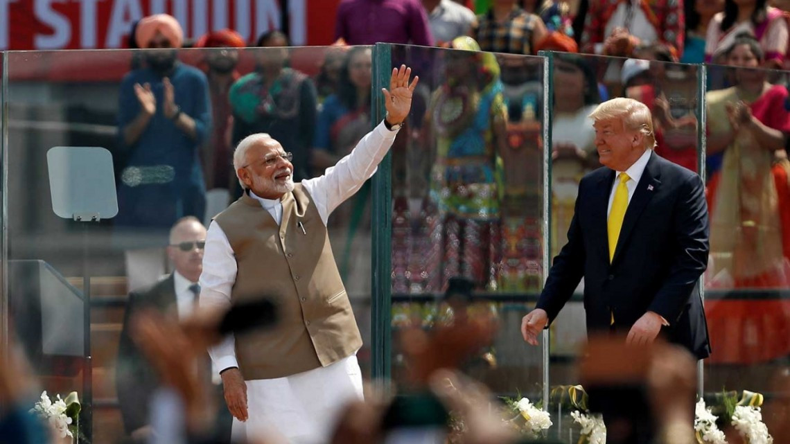 Ante 100 mil personas, Trump comienza visita oficial en India