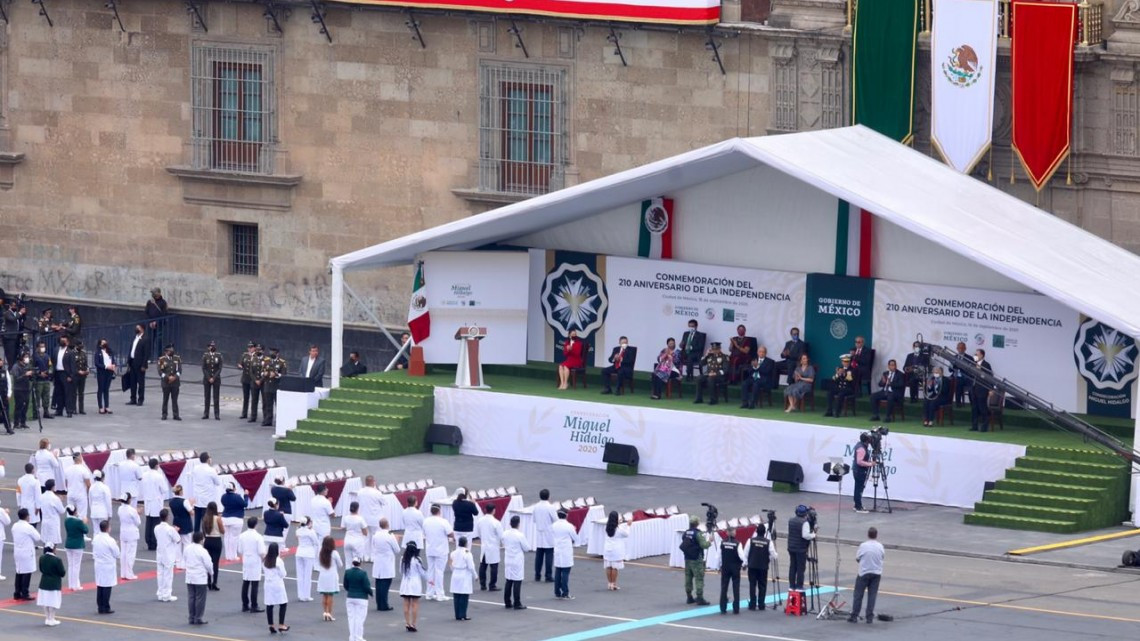 Condecoran con la más alta presea a 58 "héroes y heroínas del Siglo XXI"