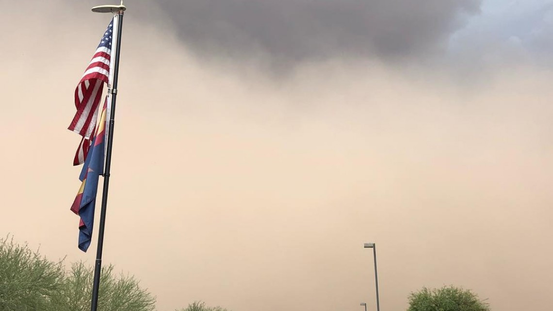 Tormenta de arena azota a Arizona