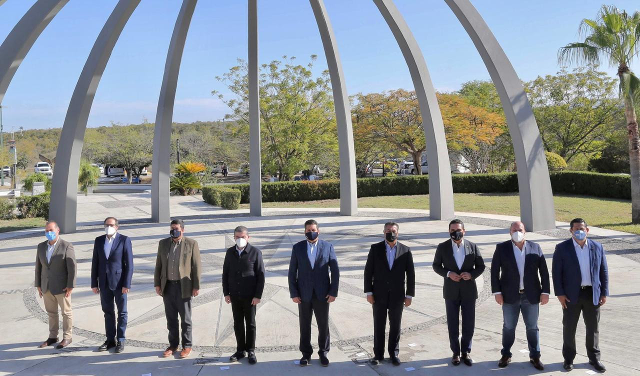 Piden gobernadores de la Alianza Federalista a AMLO transparencia en adquisición de vacunas 