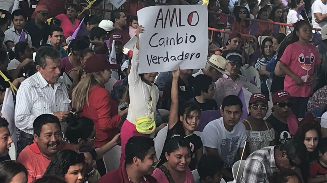 Promete López Obrador mayores oportunidades laborales y de educación para los jóvenes