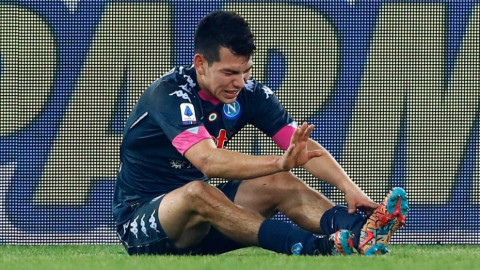 ¡Alerta en Italia! Lozano sale lesionado 