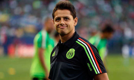 Chicharito felicita a mujeres en su día