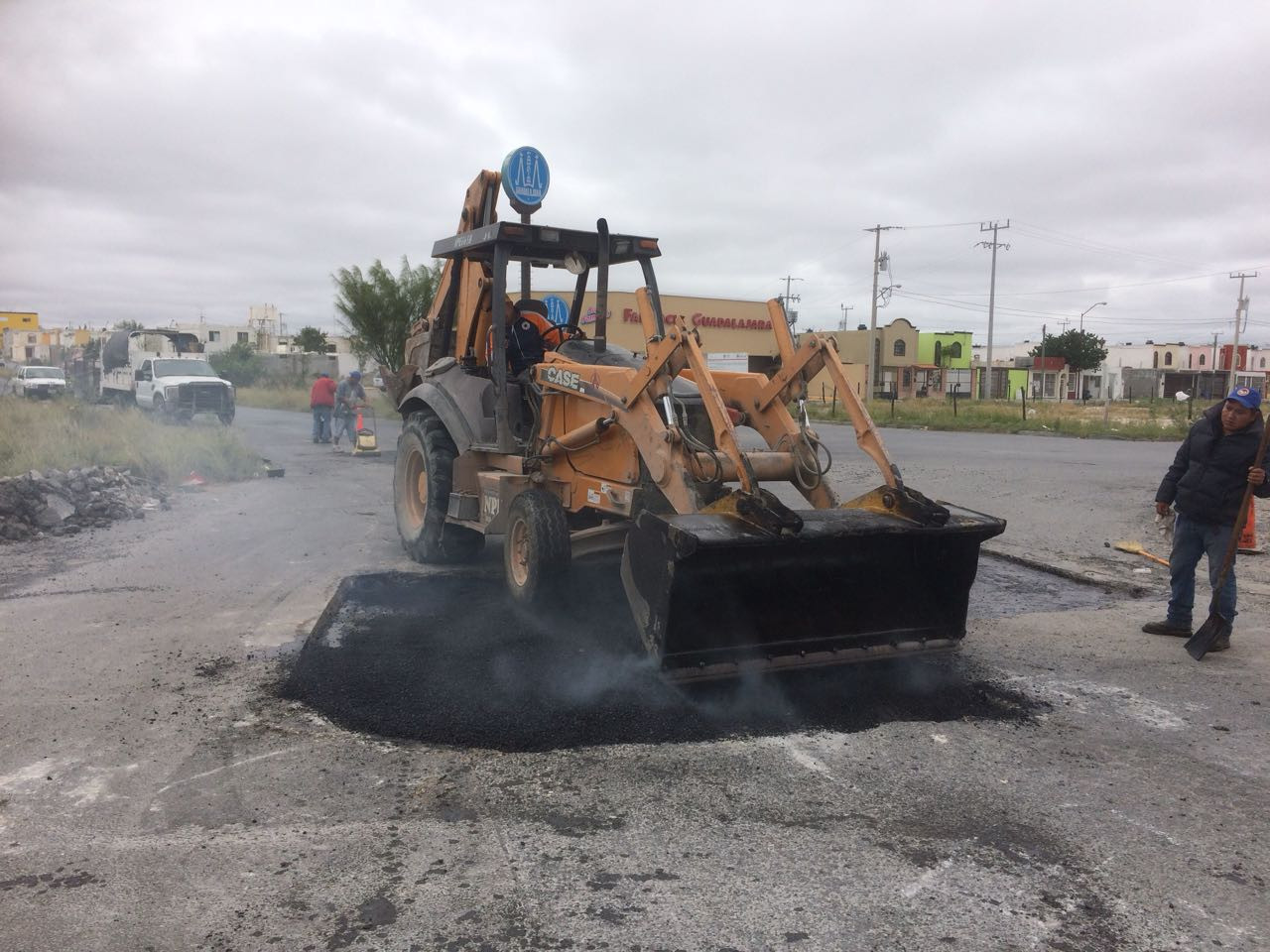 Intensifican labores de bacheo