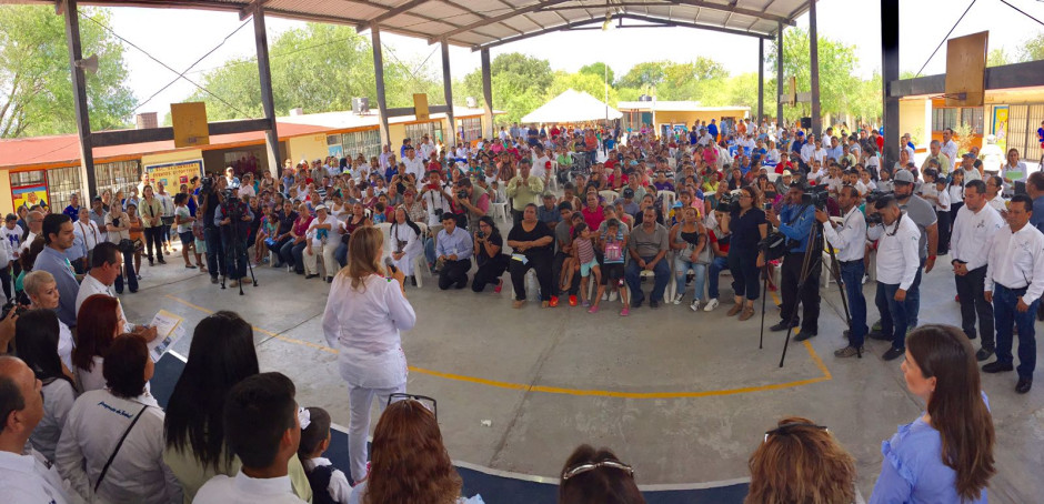 Acuden 500 ciudadanos a Audiencia con Maki Ortiz