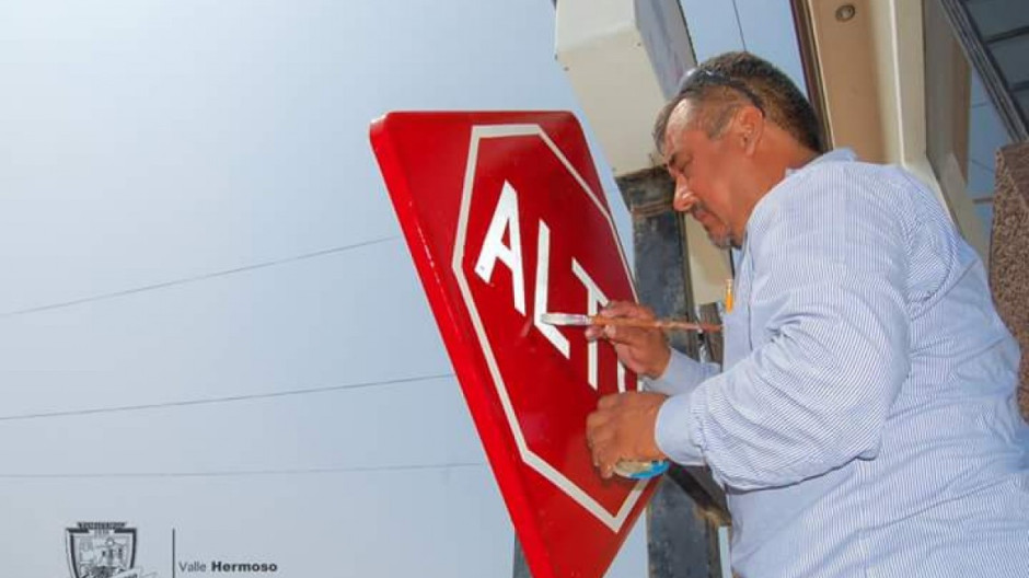 Trabajan en el mantenimiento de señalamientos