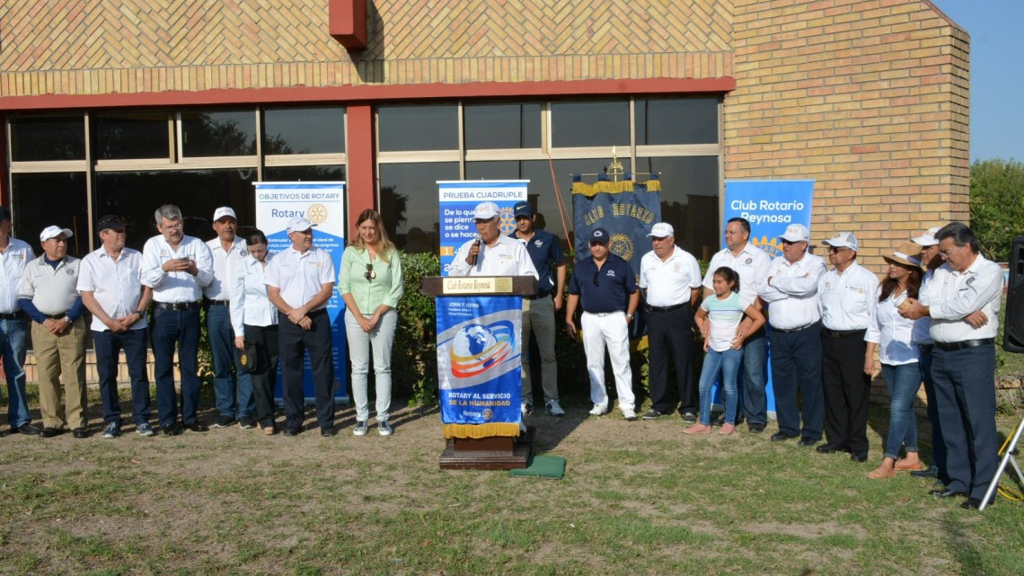 Maki Ortiz inaugura XXV Torneo de Golf de la Amistad Rotaria