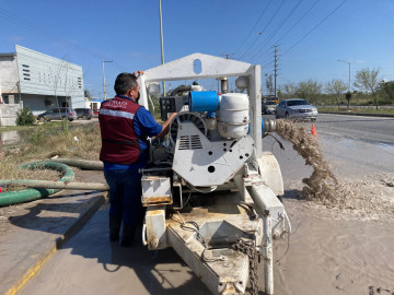Trabaja COMAPA Reynosa en reparación de línea de Agua 