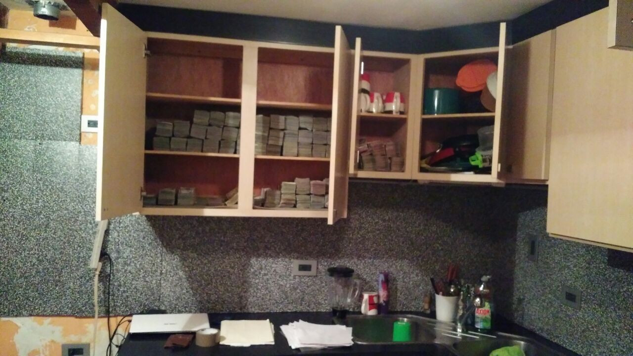 Ejército asegura dinero en efectivo y detienen a dos personas