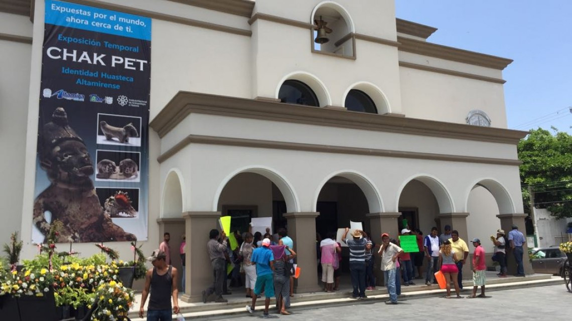Invasores protestan frente a presidencia, piden apoyo de autoridades municipales