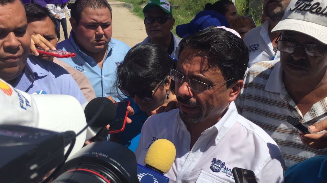 Cerrarán pasó a pipas que le fletean a Pemex