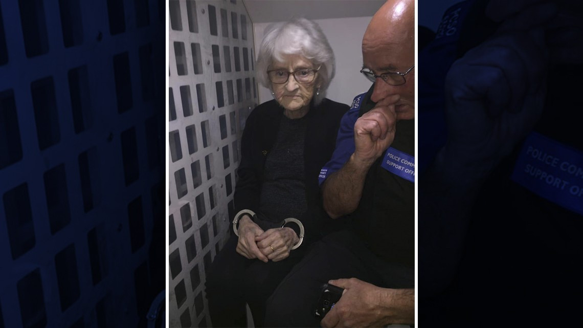 ¿Cuál es tu sueño? El de esta abuelita, ¡ser arrestada!