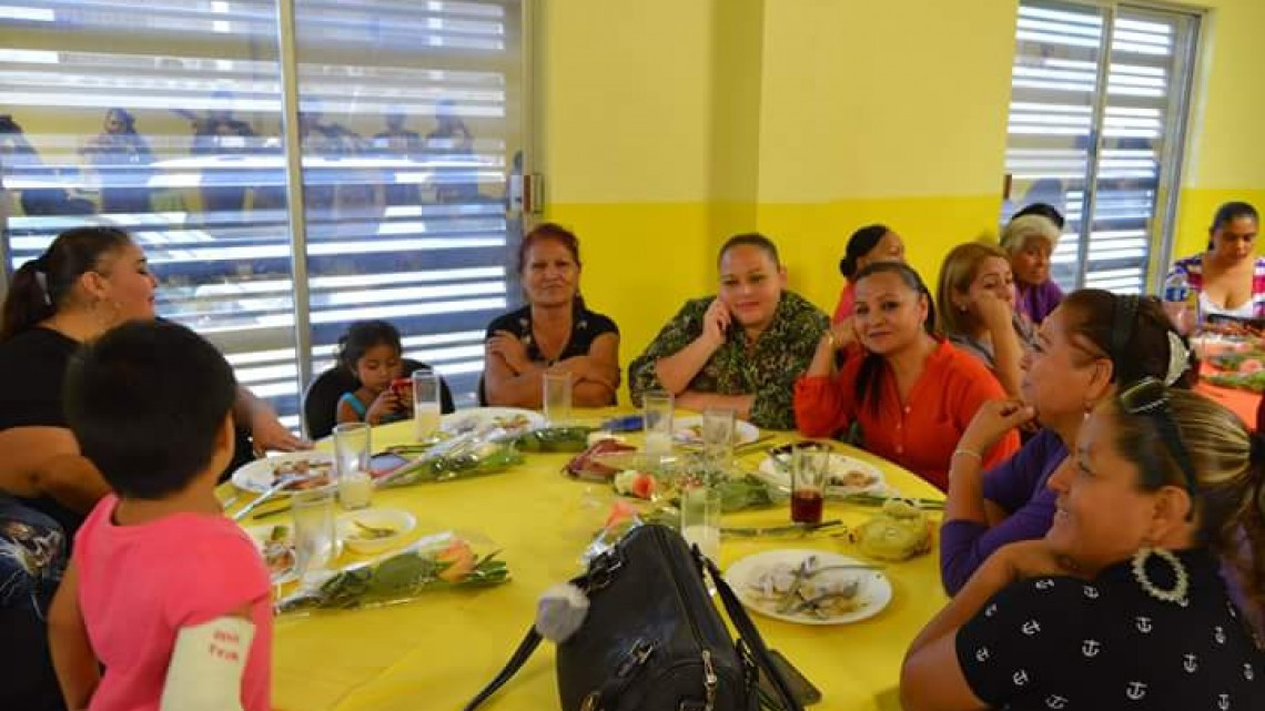 Festejan "Día de la madres" para las mujeres del sindicato de limpieza