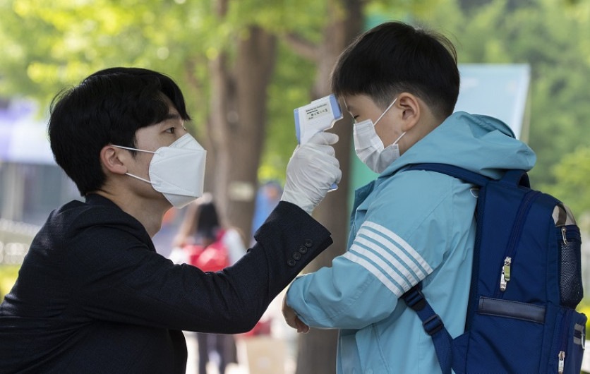 Corea del Sur enfrenta nuevas infecciones grupales de coronavirus