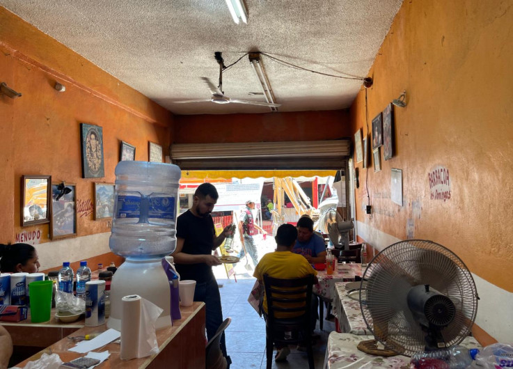 Afectan “apagones” a comerciantes