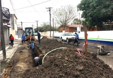Se cambia tubería de más de 30 años de antigüedad para mejorar el servicio de agua