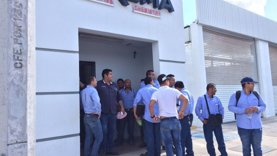 Obreros paran labores en Arkema