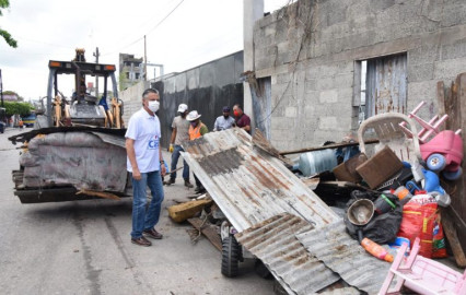 Encabeza Chucho Nader nueva jornada de limpieza y descacharrización en la colonia Cascajal
