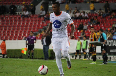 Leones Negros empata de último minuto a Correcaminos