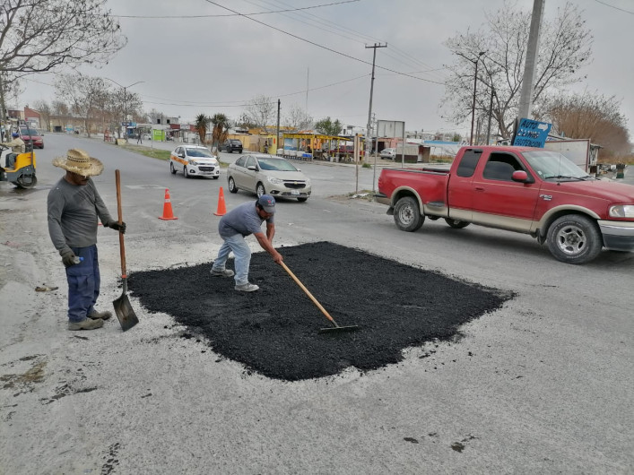 Reparan cuadrillas municipales calles de distintas colonias 