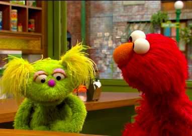 Plaza Sésamo muestra a personaje con mamá drogadicta