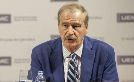 Mujer encara a Fox en avión