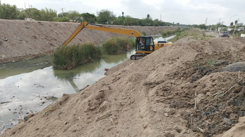 Impulsa Carlos Peña Ortiz desazolve de drenes en diferentes puntos de la ciudad