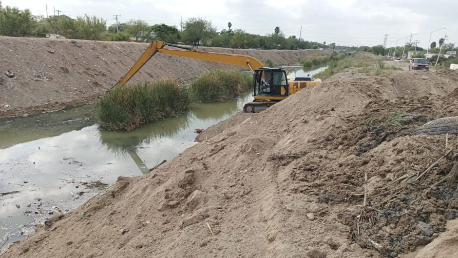 Impulsa Carlos Peña Ortiz desazolve de drenes en diferentes puntos de la ciudad