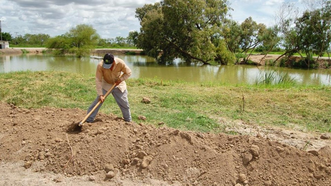 Continúan trabajos en el laguito de las tres cruces