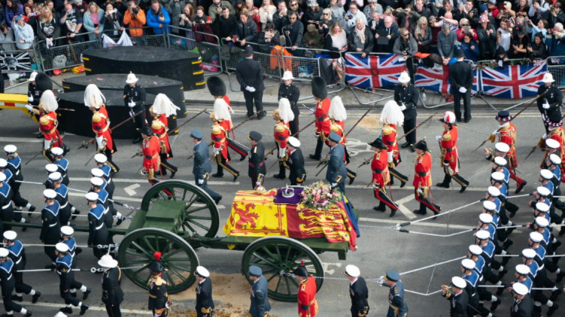 Funeral de la reina Isabel II: El féretro es trasladado al Castillo de Windsor 