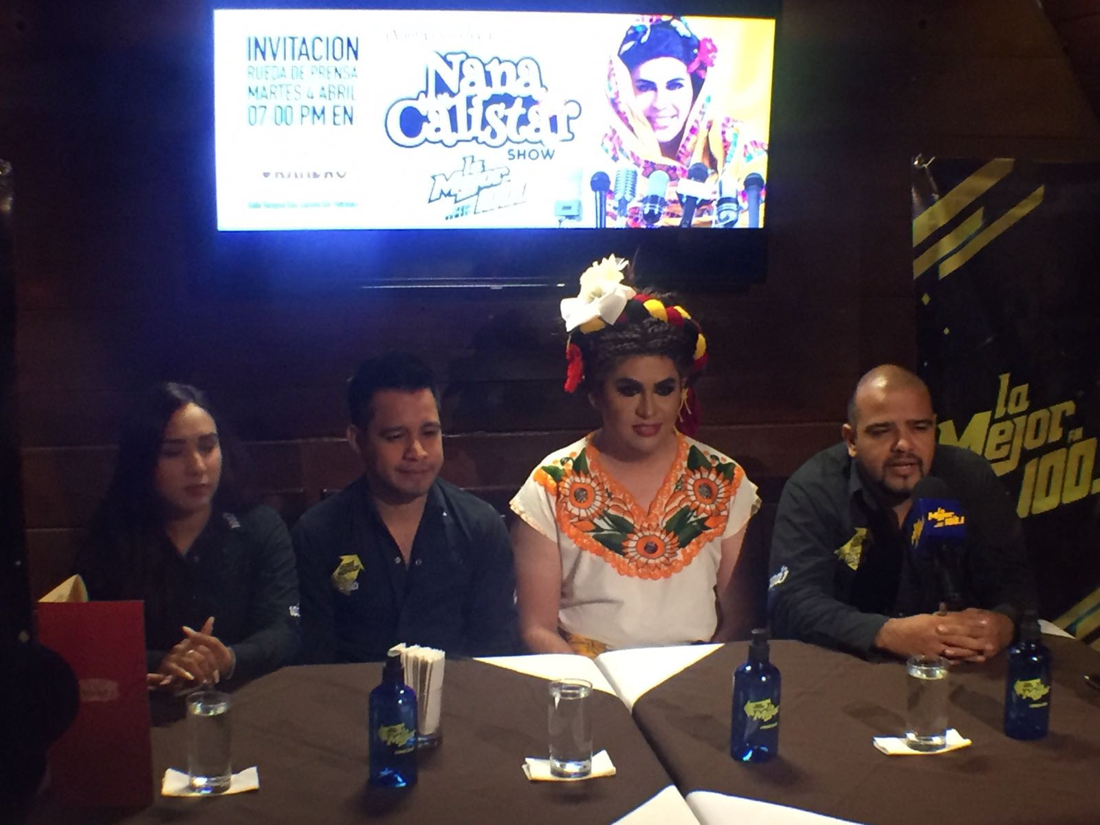 Nana Calistar show del Facebook a la radio 