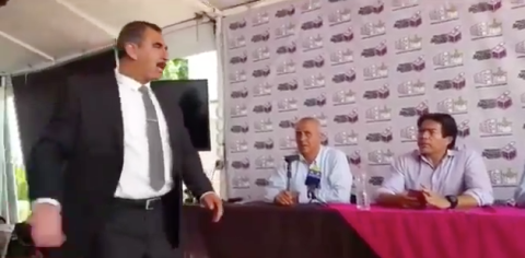 Celso Valderrama irrumpe conferencia de senadores del PT en Nayarit 