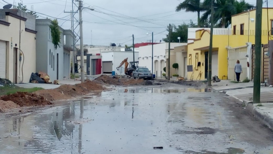 Soluciona COMAPA brote de aguas residuales en Paseo de la Cañada