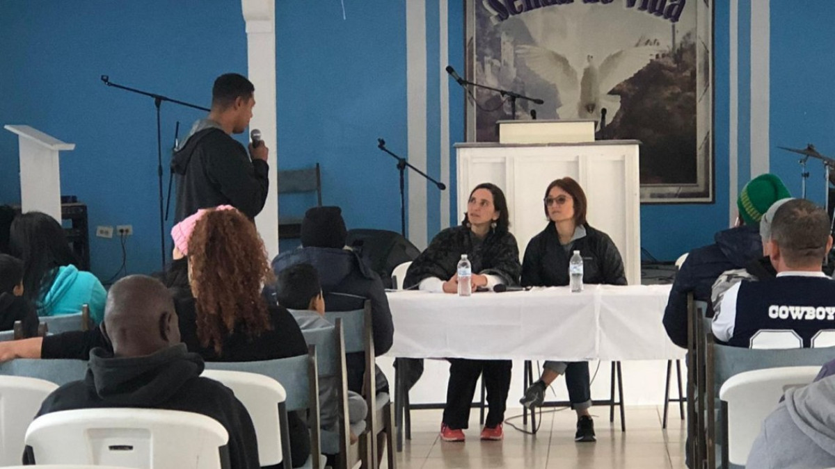 Legisladoras estadounidenses se reúnen con migrantes en Reynosa