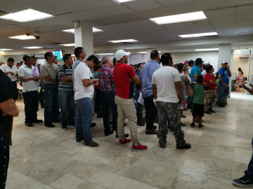 Esperan contribuyentes, largas horas para tramitar su clave del SAT