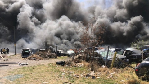 Incendio calcina más de 400 vehículos en Nuevo Laredo