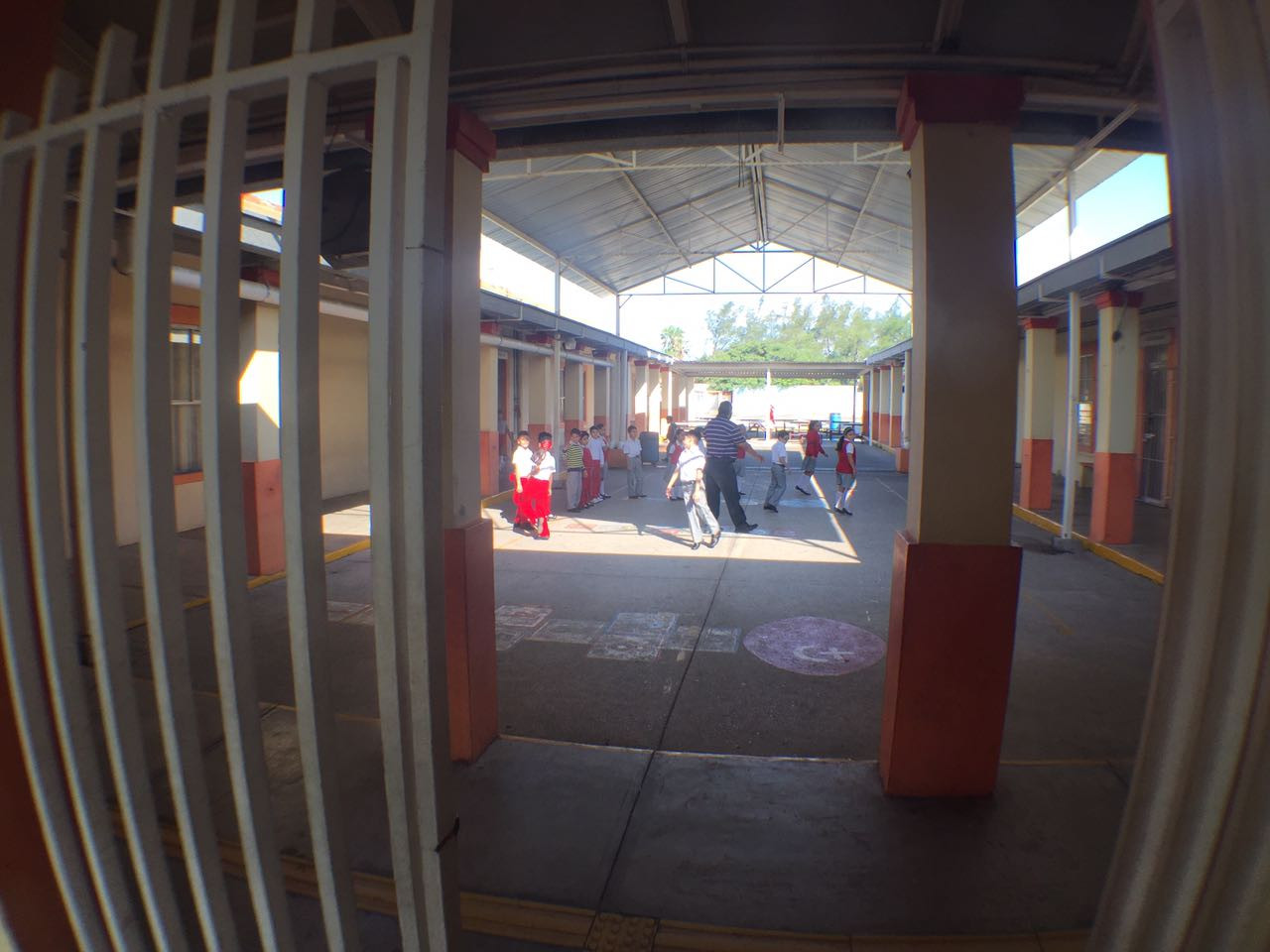 Realizan simulacro de emergencia en escuela pegada a refinería