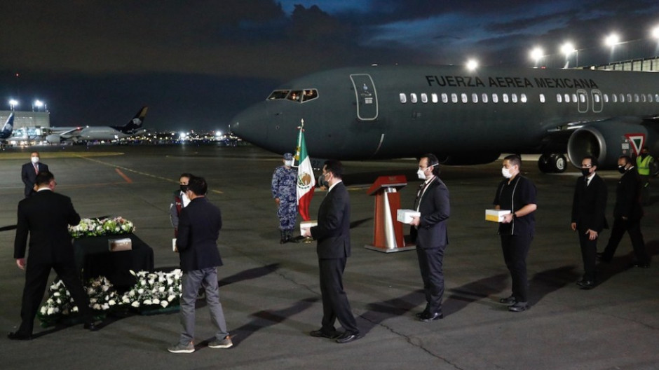 Repatrian 18 urnas de mexicanos fallecidos en EU por COVID-19