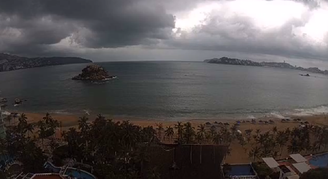 Huracán Max toca tierra cerca de laguna de Chautengo