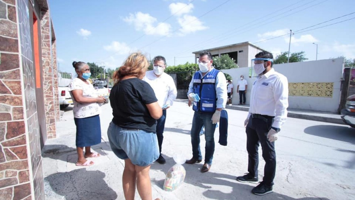 Entregan artículos de higiene y canasta básica a familias de Reynosa 