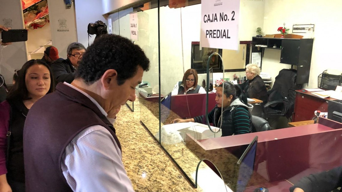 Realiza Alcalde pago del predial 